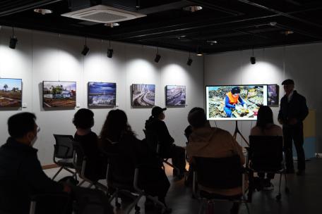 지역기록자원 아카이브 - 전태극 작가 기증사진 활용 전시 <모래불에 귀향의 꿈 세운 아바이마을>